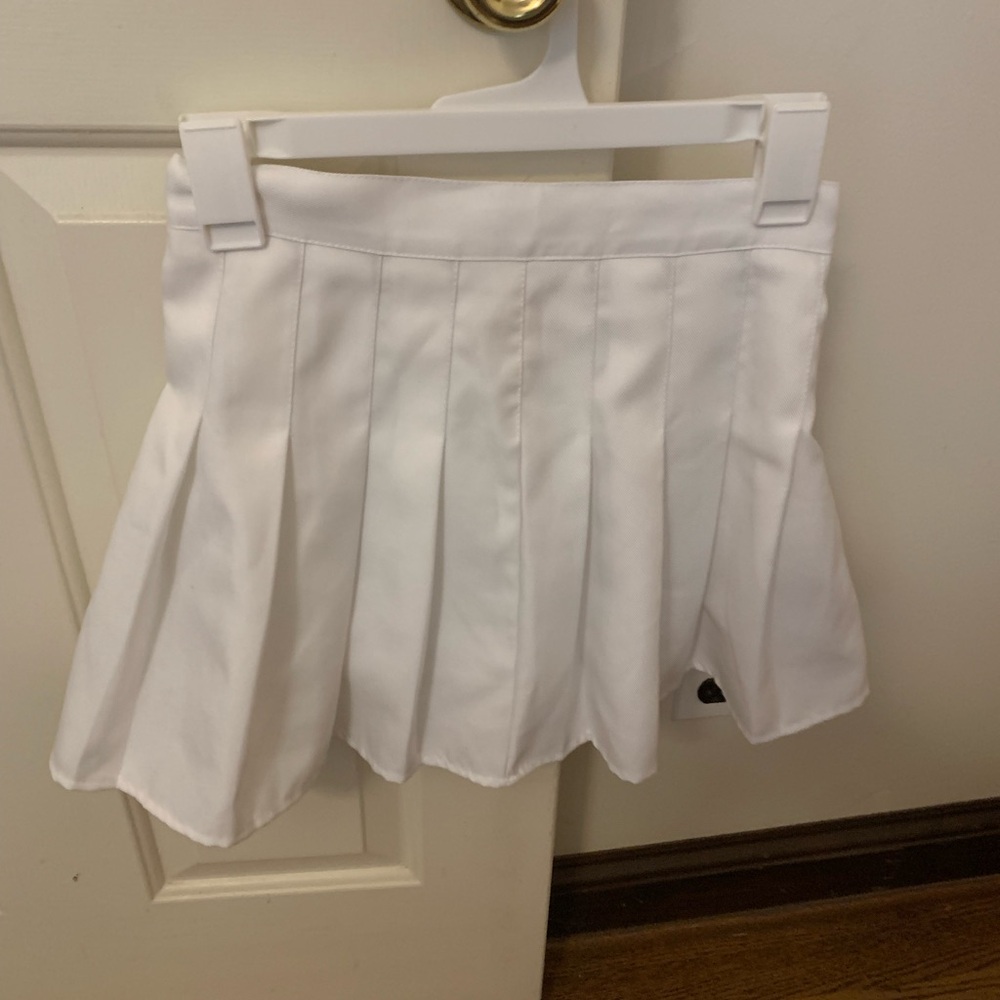 Small White Pleated Mini skirt / skort